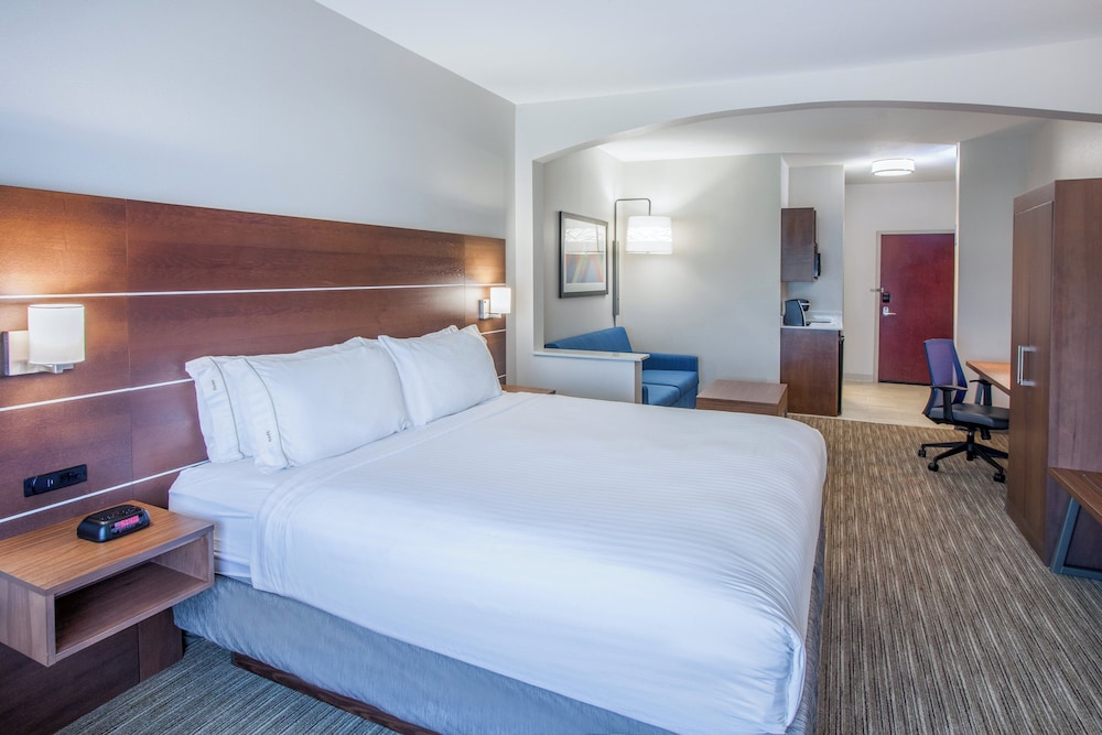 Holiday Inn Express Hotel Suites Texarkana 22/75