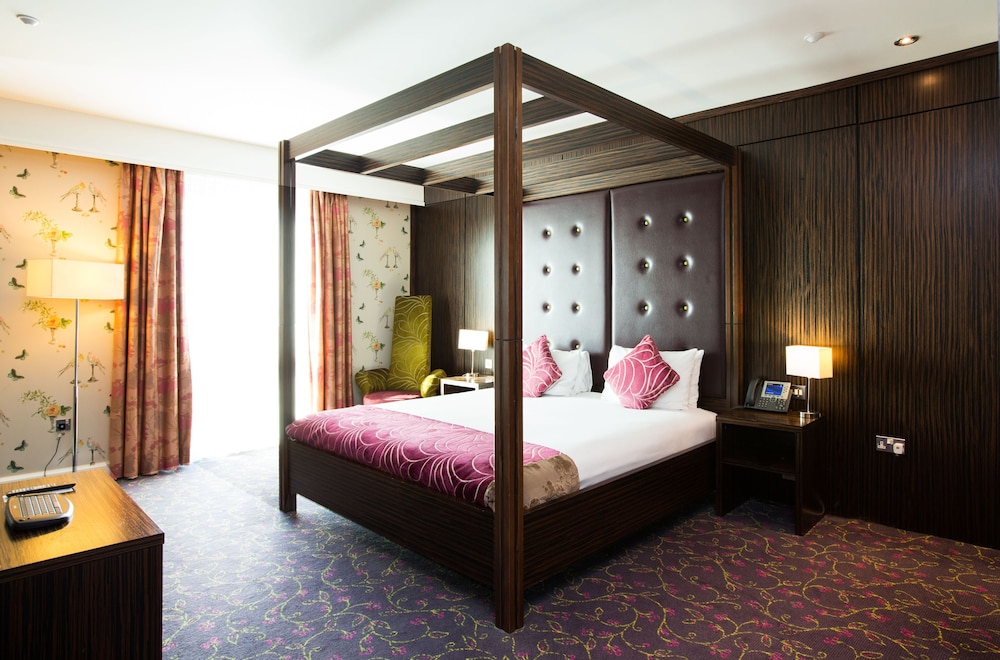 CROWNE PLAZA BLANCHARDSTOWN 14/76
