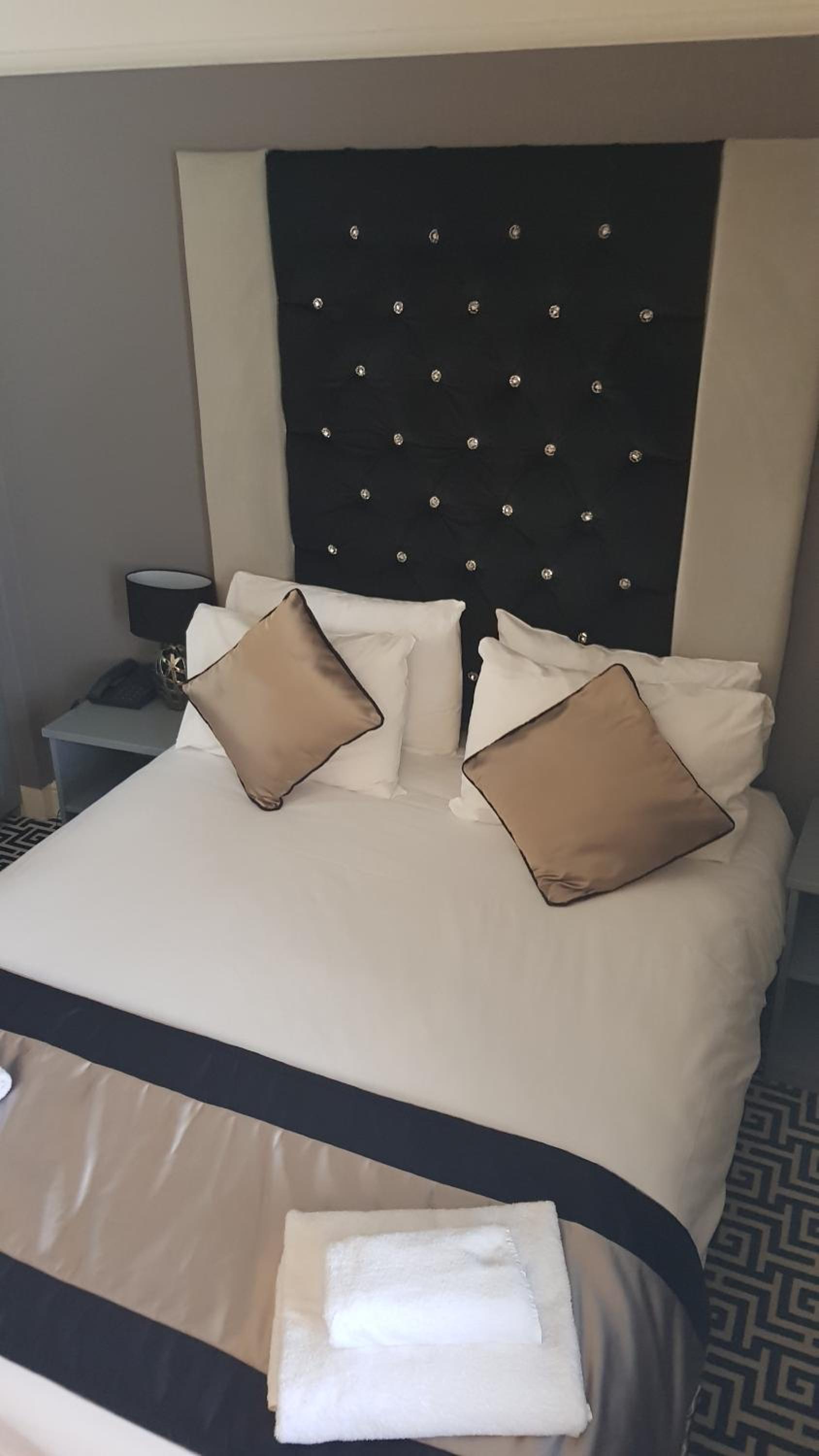 The Castle Hotel 17/61