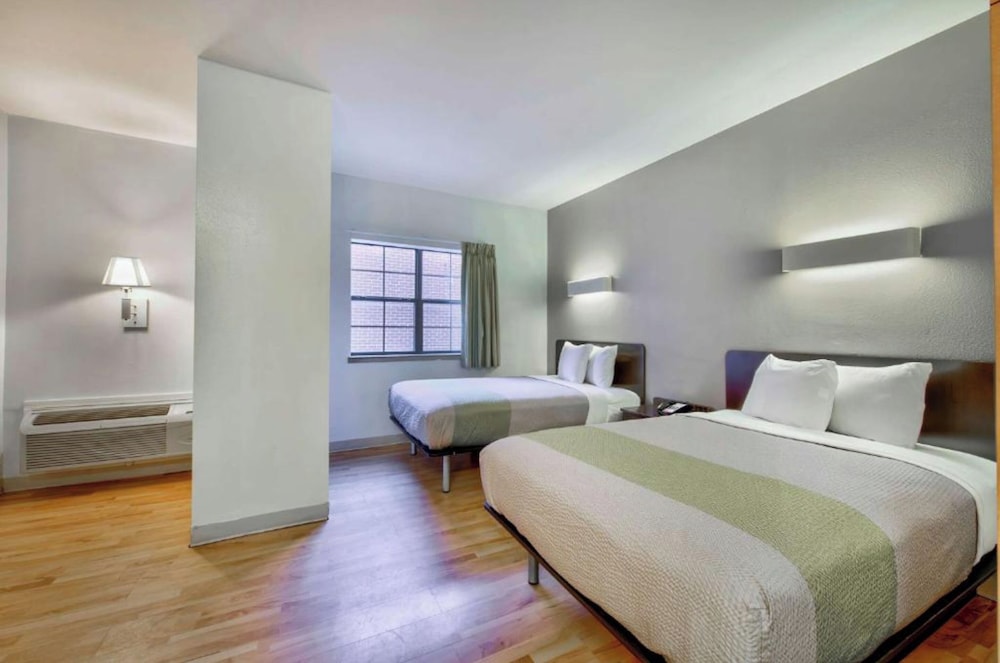 STANDARD, 2 DOUBLE BEDS, KITCHENETTE