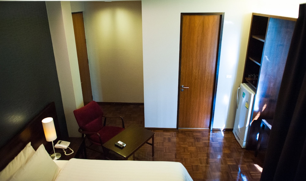 BAAN SILOM SOI 3 17/51