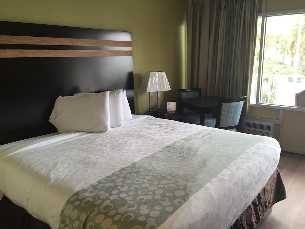 Blu Atlantic Oceanfront Hotel Suites 14/59