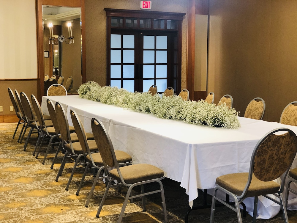 Hotel Executive Suites 3/57