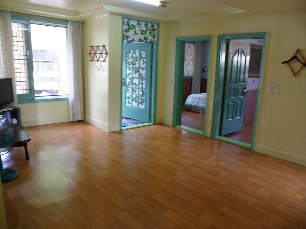 Gyerim Sanjang Motel 35/46