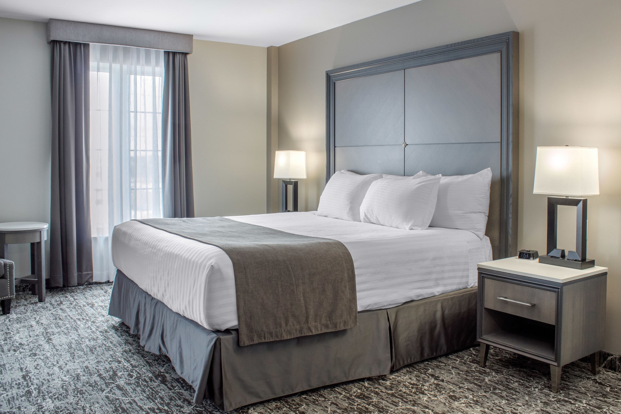 Deluxe, King Bed, River View, High Floor
