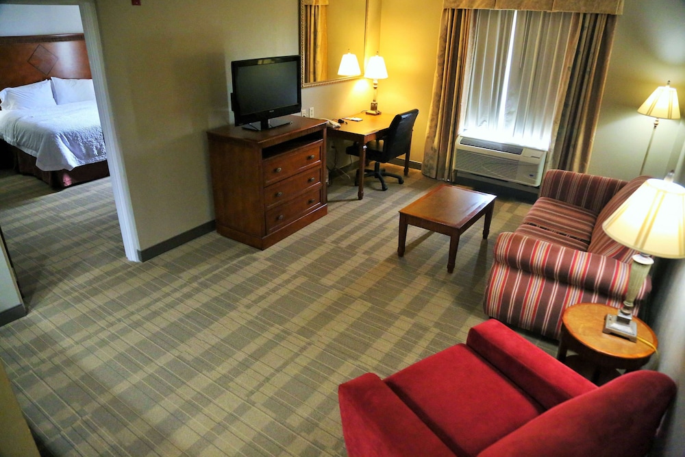 Hampton Inn & Suites McComb 32/49