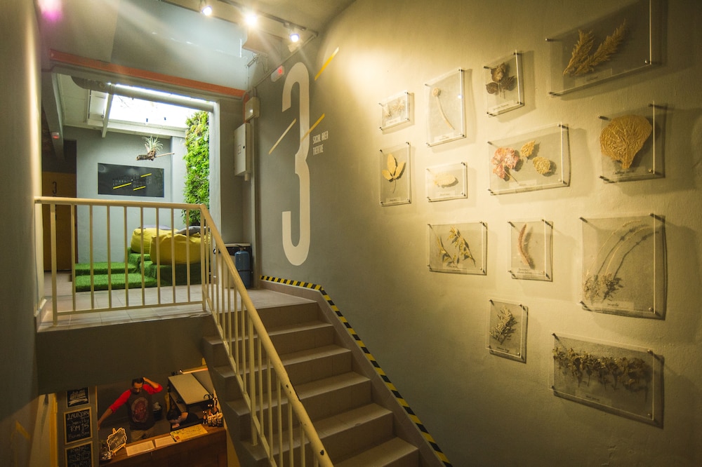 Traveller Bunker Hostel 33/45