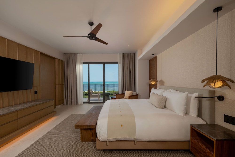 Suite, King Bed, Ocean Front