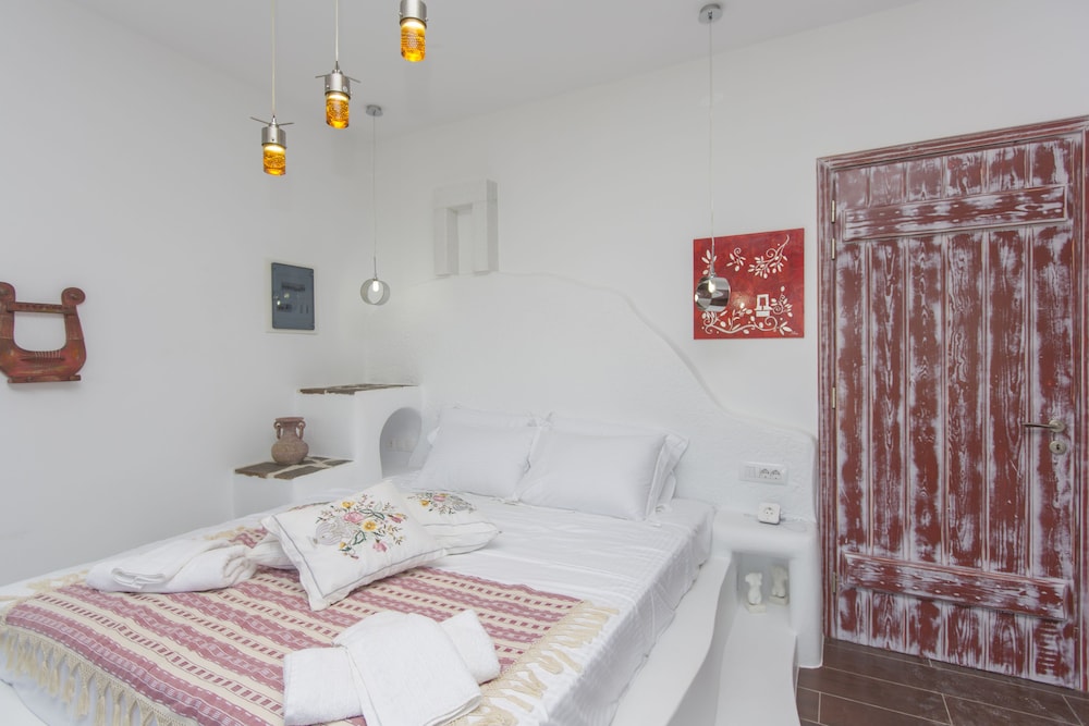 Elaiolithos Luxury Retreat Naxos 8/24