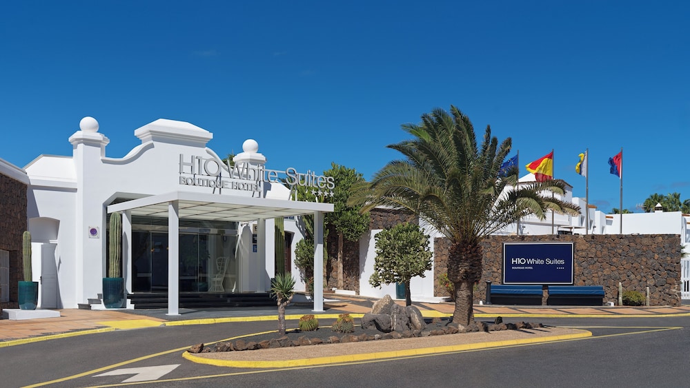 H10 White Suites - Adults Only 63/70