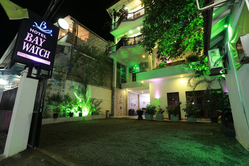 Baywatch Hotel in UNAWATUNA