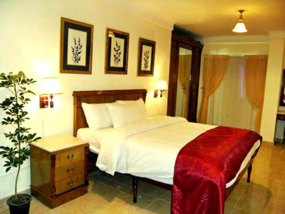 Alexandria Mediterranean Suites 4/30