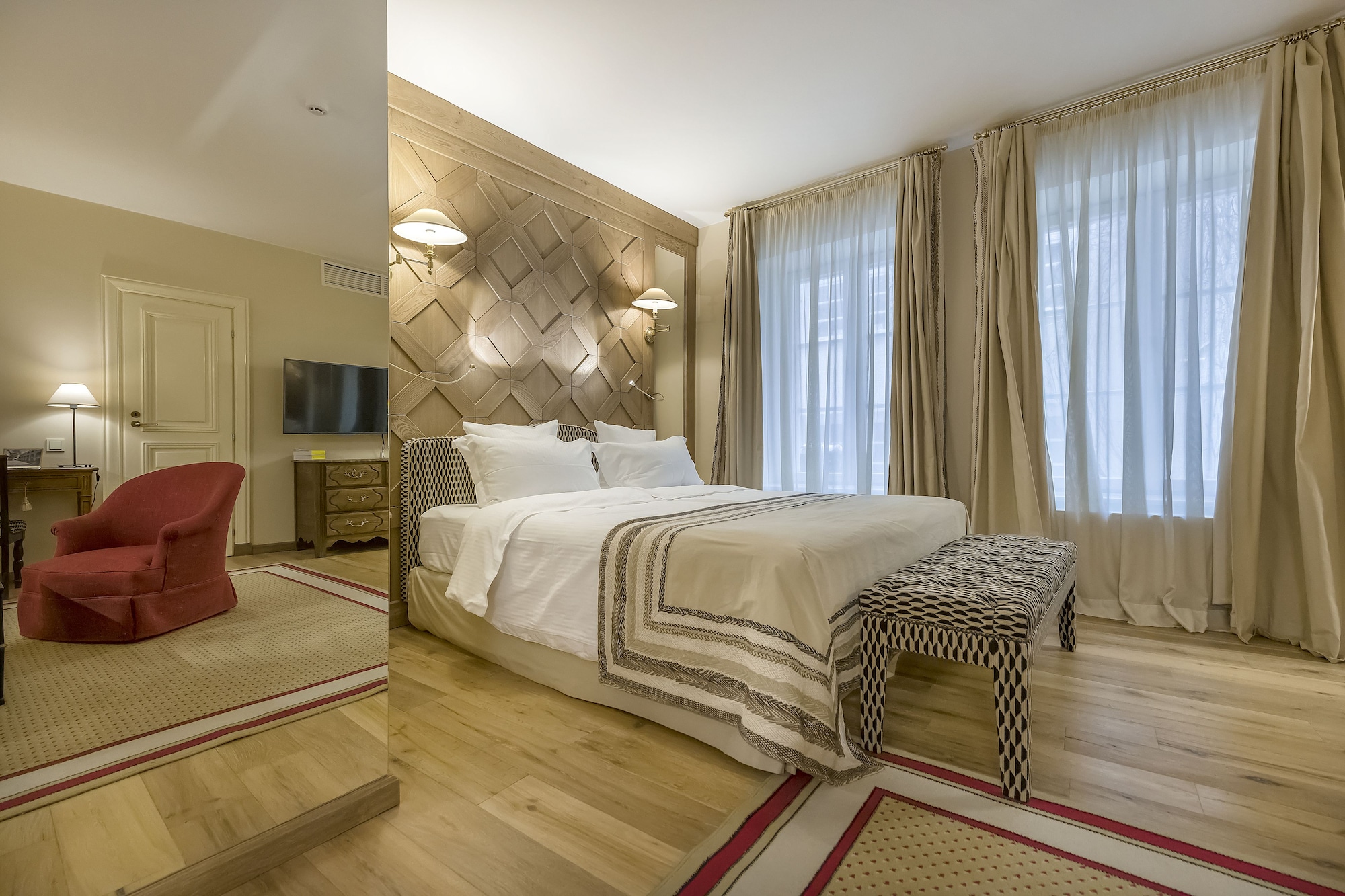 DELUXE, DOUBLE BED
