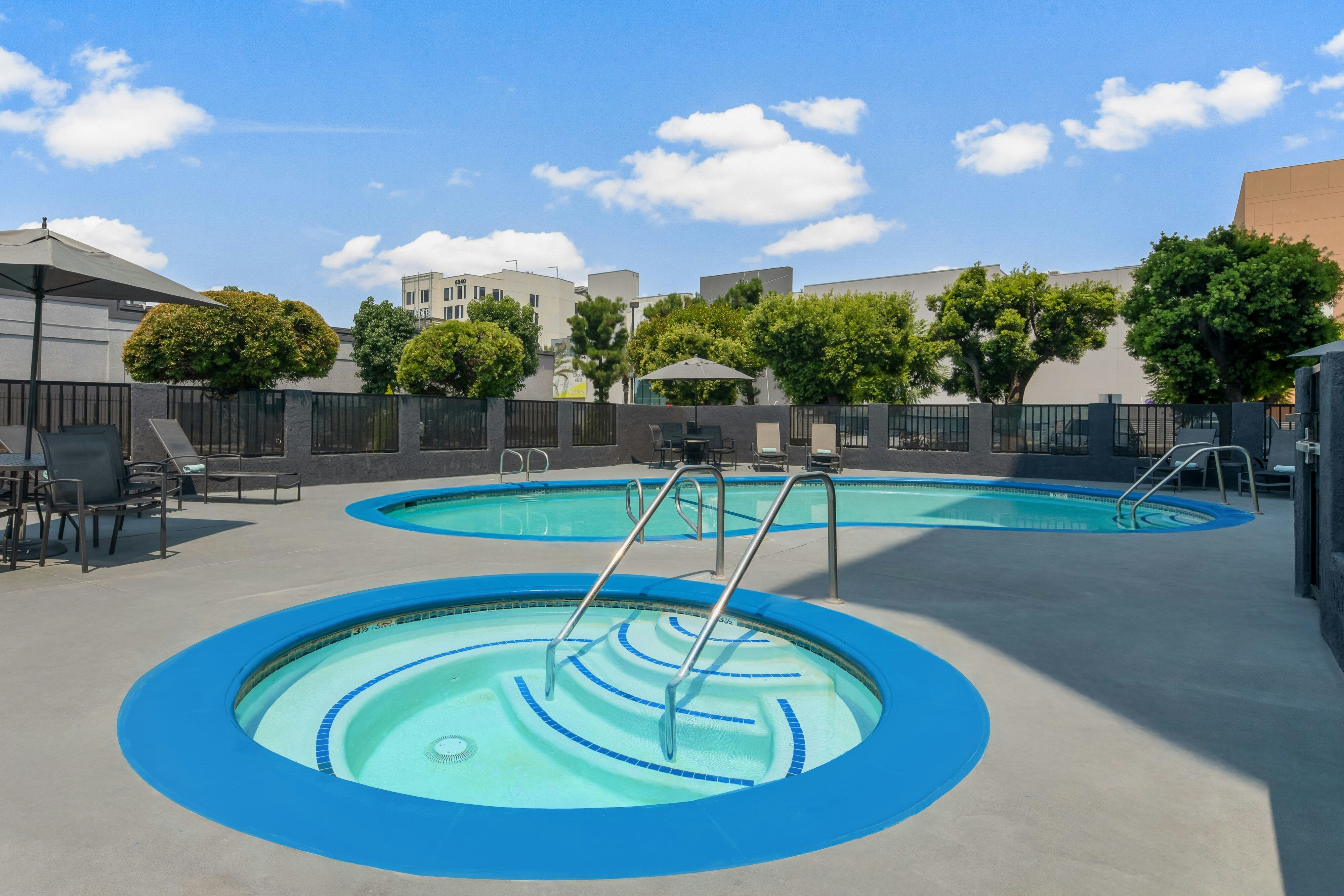 Fairfield Inn & Suites Anaheim North/ Buena Park 32/33