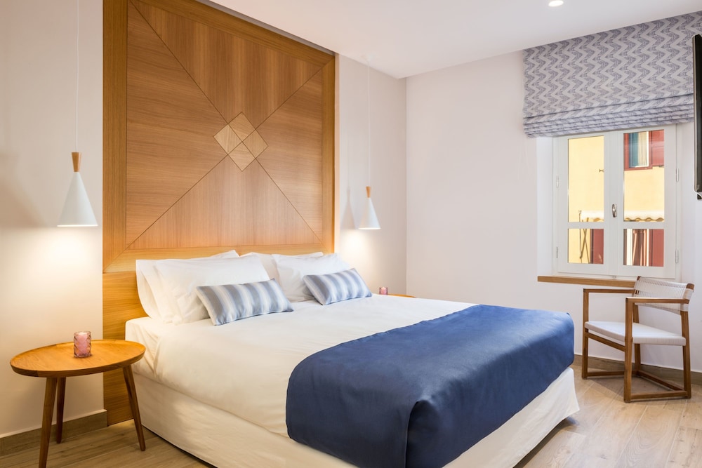 Avra Venetian Harbour Apartments 6/50