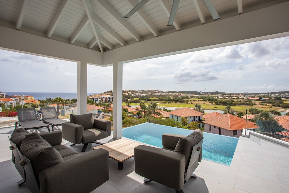 Blue Bay Curacao Golf and Beach Resort 48/78