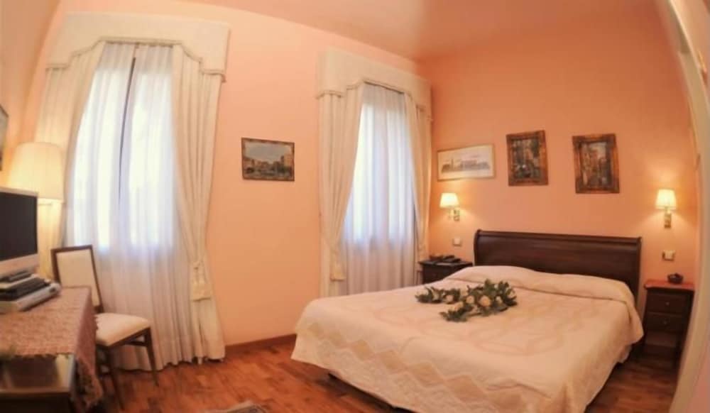 Villa Crispi 17/37