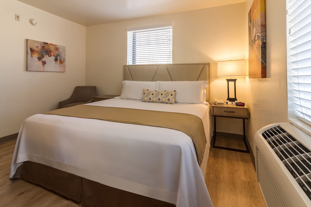 DELUXE, QUEEN BED
