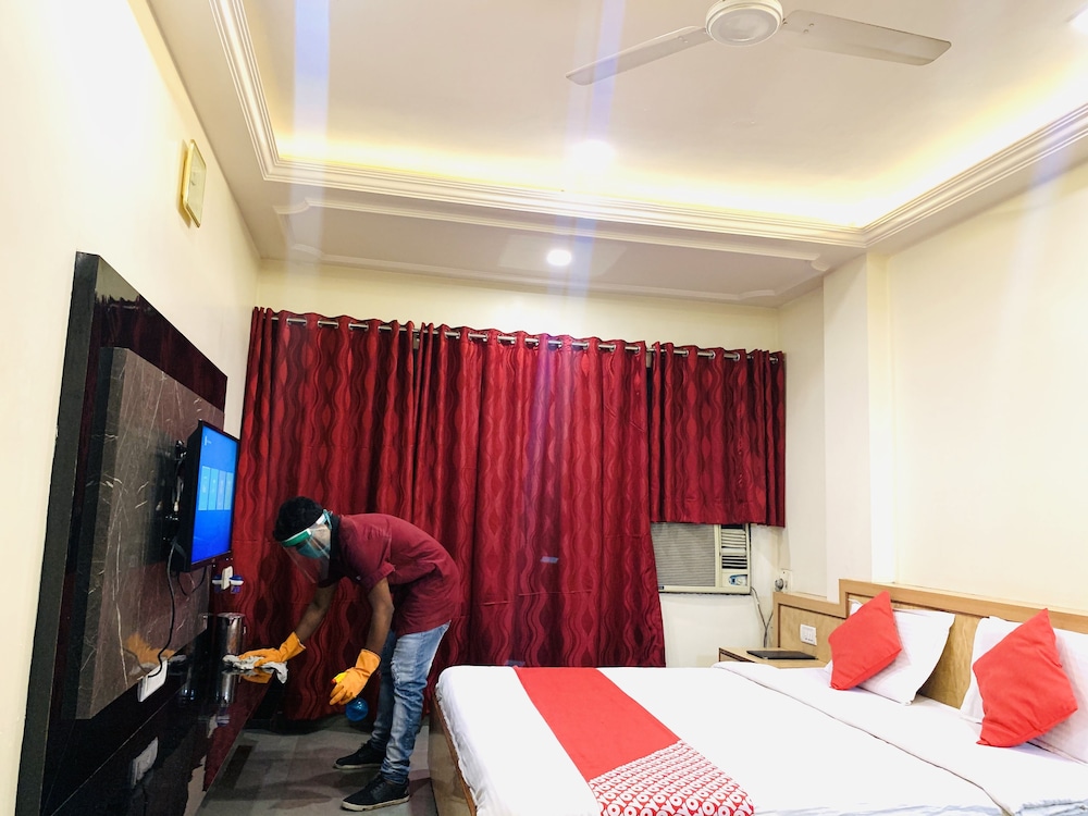 Hotel New Uttam Hira Palace 12/34