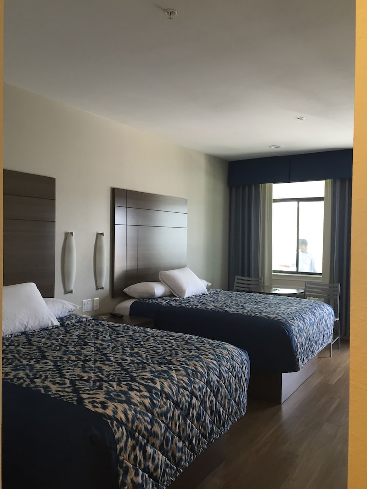 Palace Inn Gulfgate 9/40