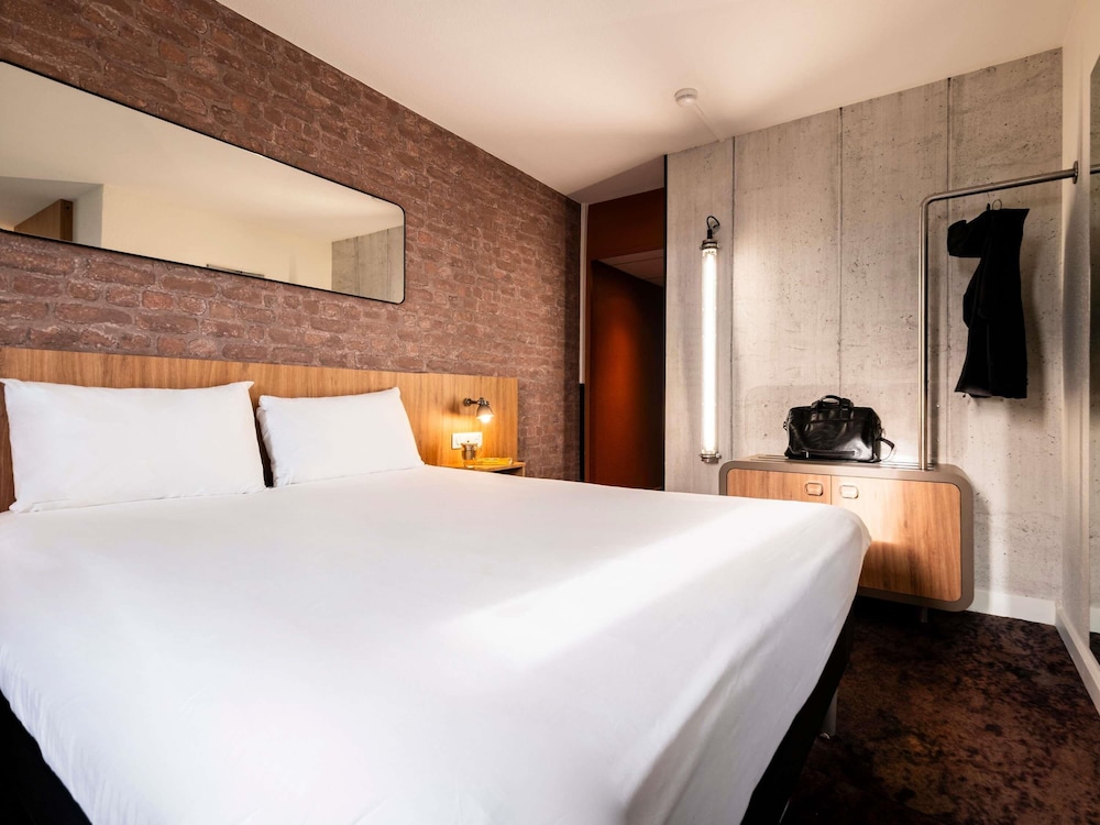 FAMILY SUITE, DOUBLE BED, SOFA