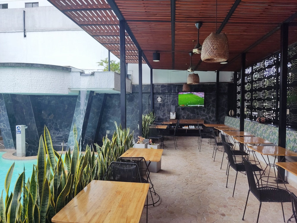 Medellin Vibes Hostel 59/70