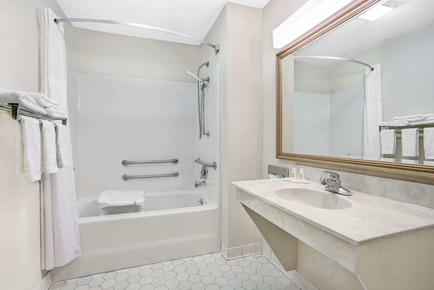 Days Inn By Wyndham Macon I-475 23/25