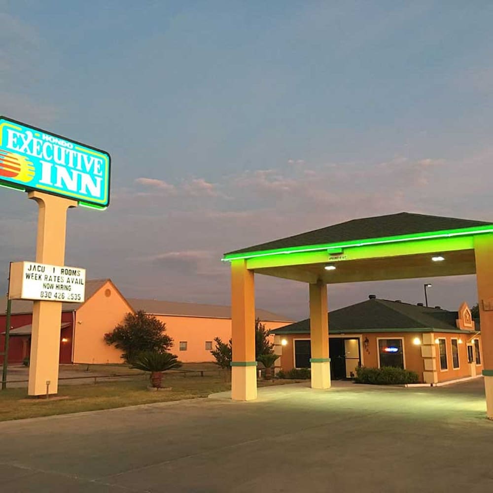 Executive Inn of Hondo 3/40