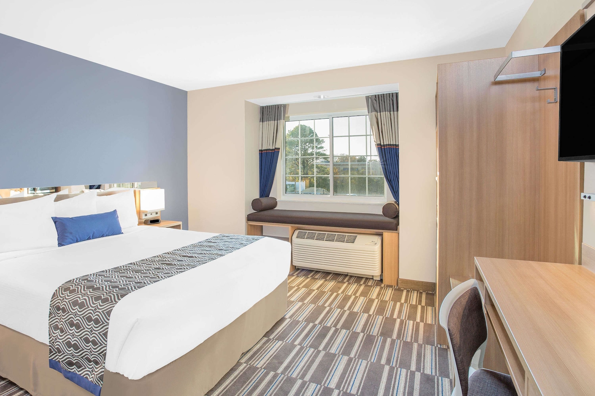 ROOM, QUEEN BED, ACCESSIBLE
