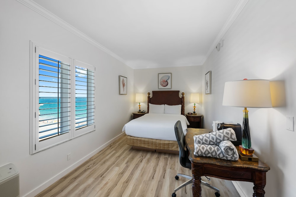 Beachcomber Oceanfront Resort Villas 38/71