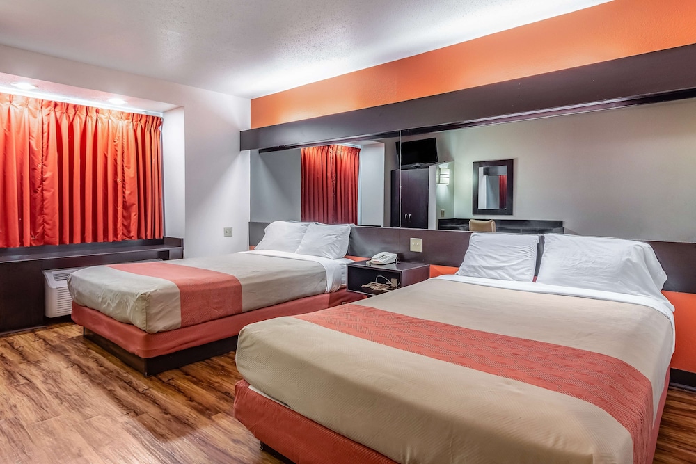 Motel6 Chattanooga, TN - Downtown 18/40