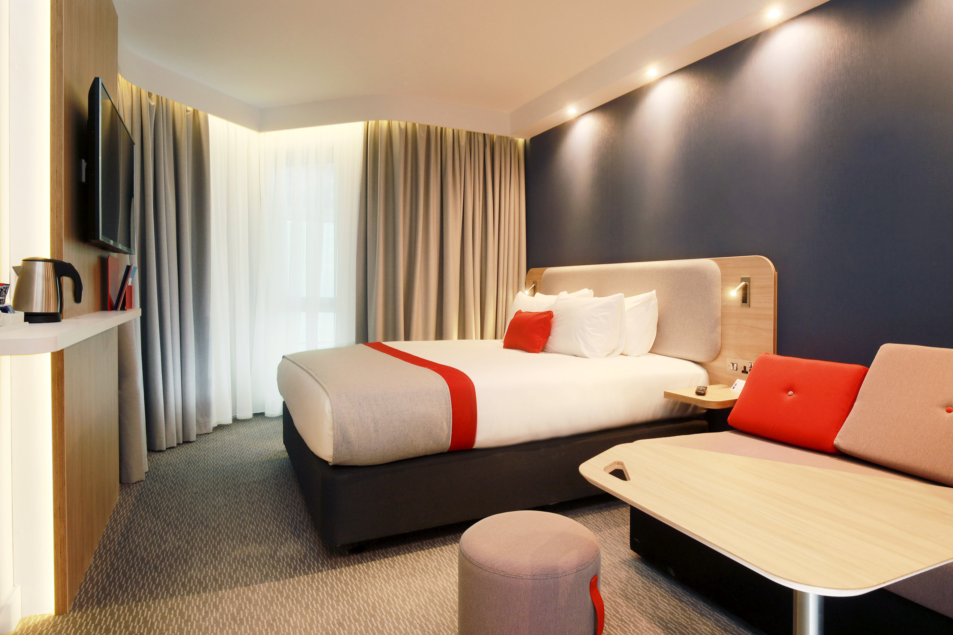 Holiday Inn Express Belfast City 6/50
