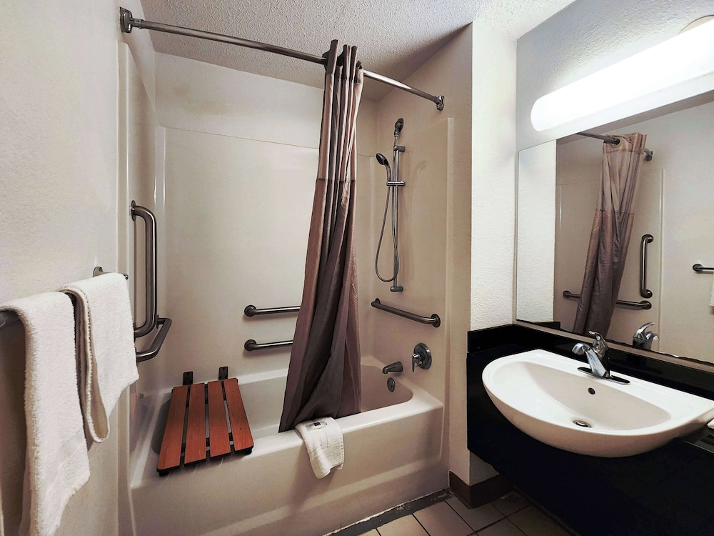 Motel6 Baytown, TX - Baytown East 61/63