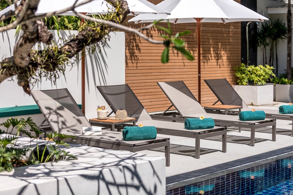 Outrigger Surin Beach Resort 6/74