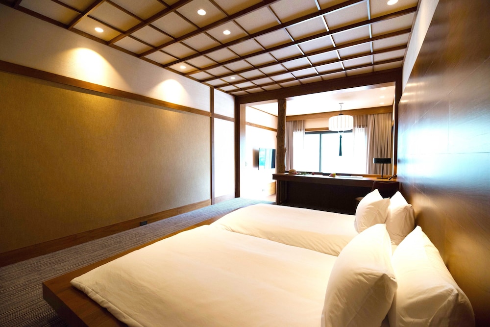 ONSEN @ MONCHAM 23/65