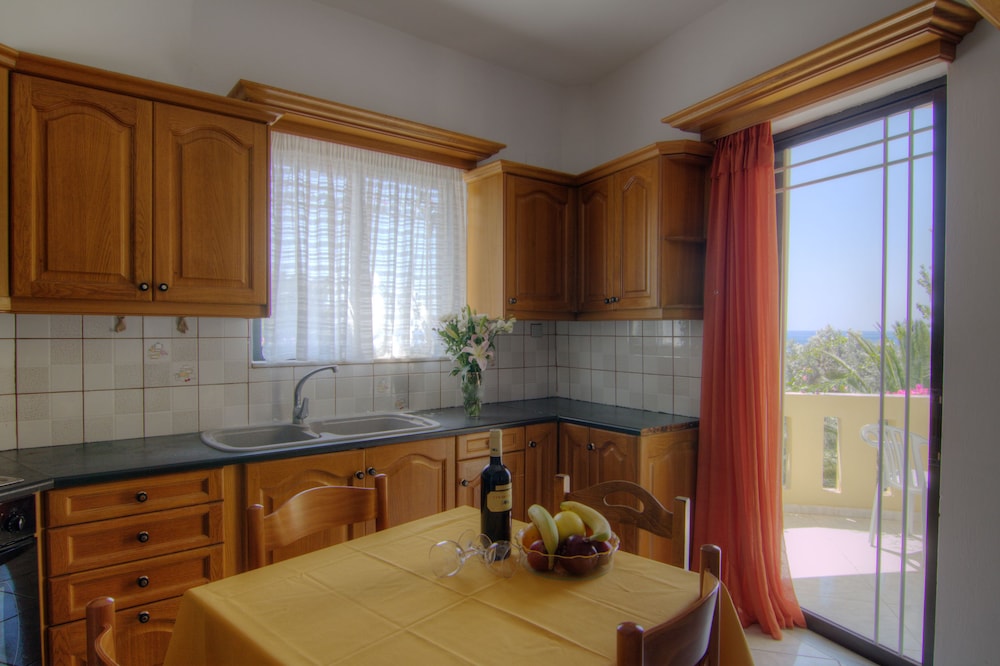 Sunrise Hotel and Apartments Rodakino 14/73