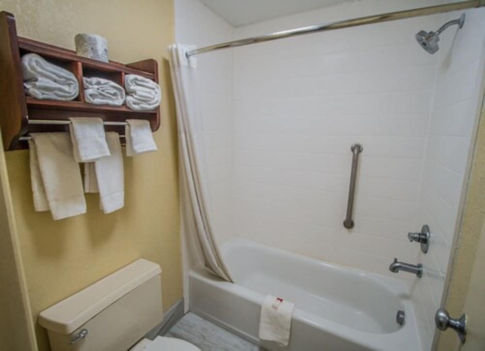 Days Inn By Wyndham Destin 15/40