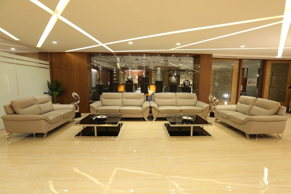 M Crown Hotel 13/24
