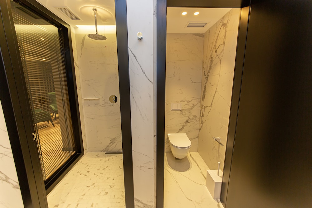 Unik Hotel 25/50
