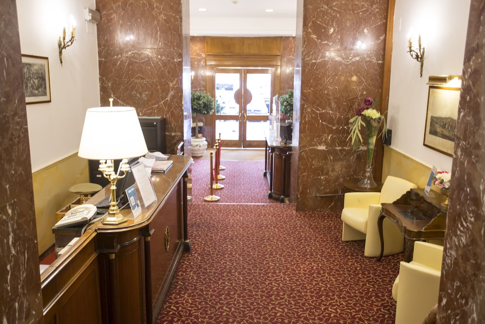 Napoleon Hotel 51/64