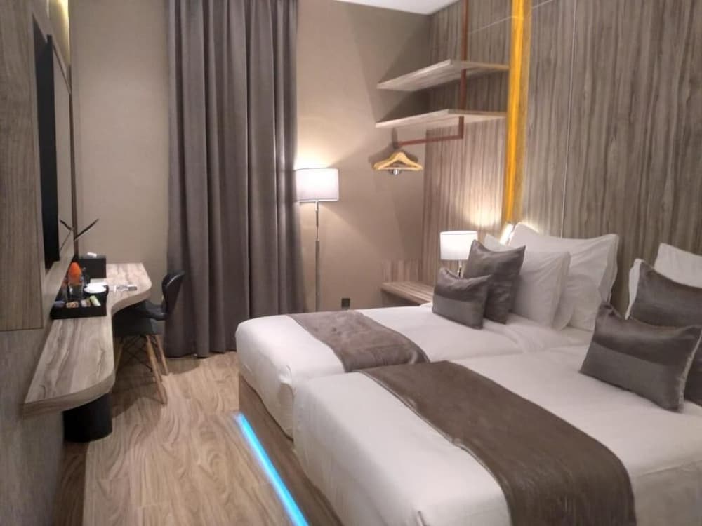 De Paris Hotel 13/47