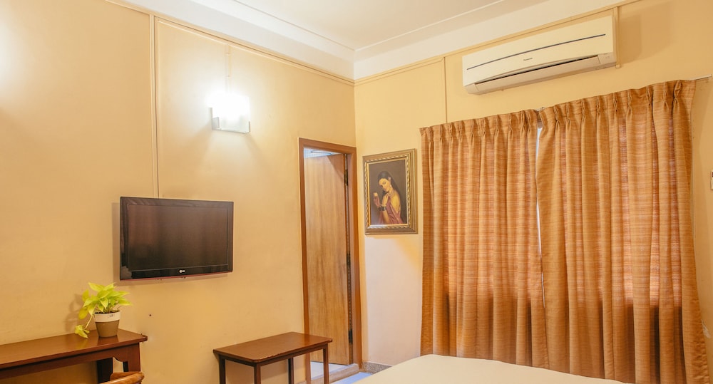 HANU REDDY RESIDENCES - WALLACE GARDEN 33/50