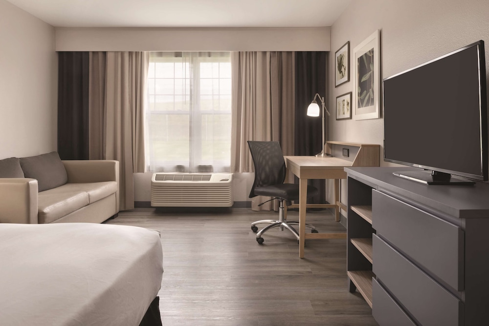 Country Inn & Suites by Radisson, Cedar Falls near University 16/39