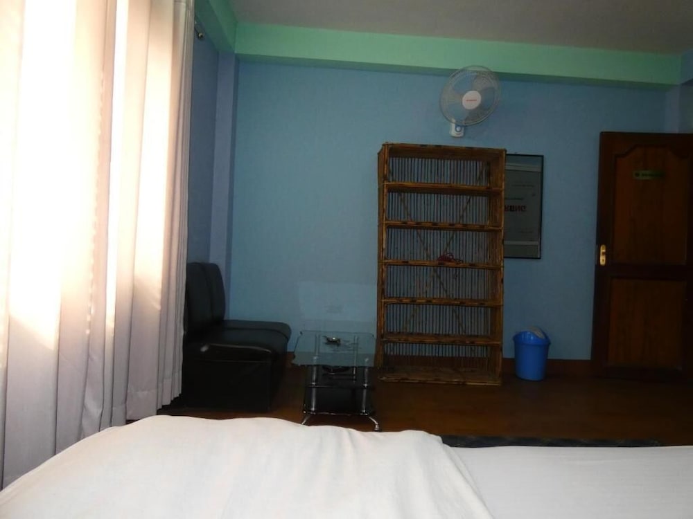 Sara's Backpackers Hotel 42/74