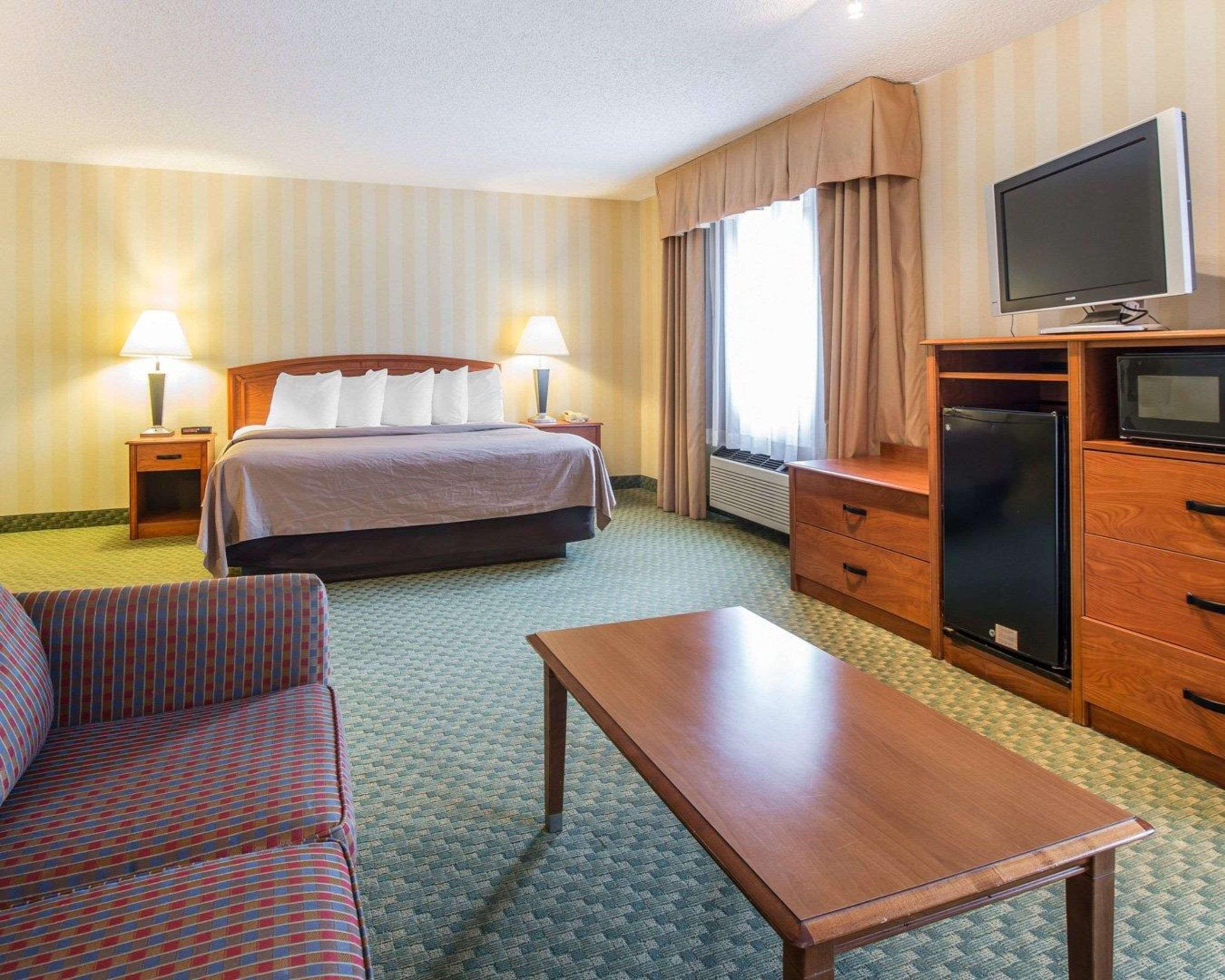 Efficiency, Suite, King Bed