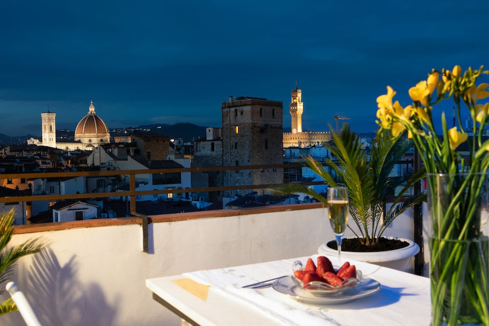 Pitti Luxury Terrace 22/23