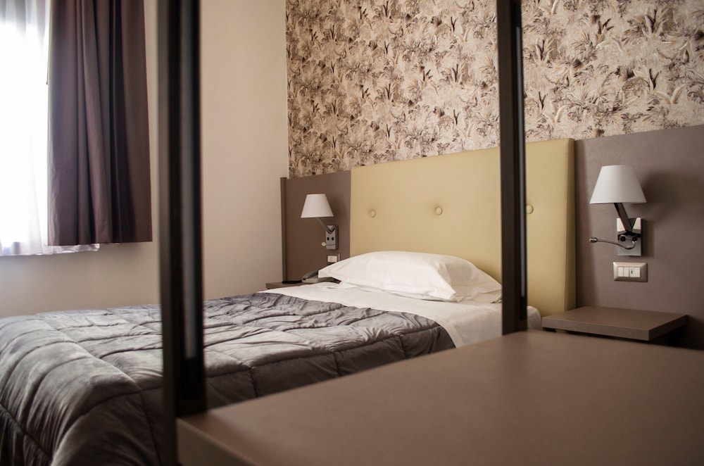 Hotel Viva 11/82