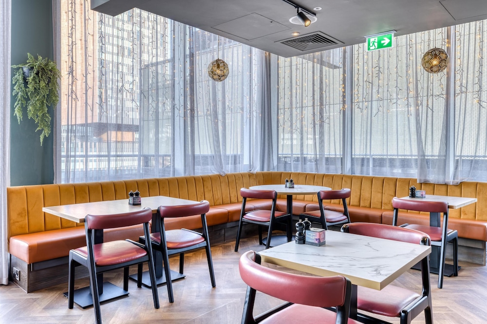 Premier Inn London Stratford 48/64