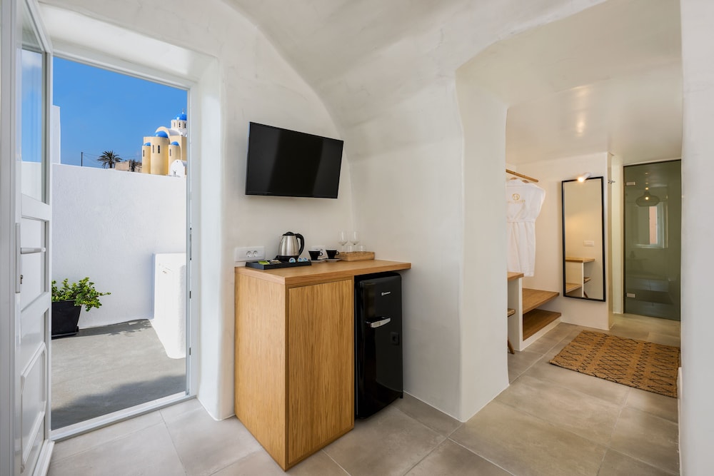 Hill Suites 6/50