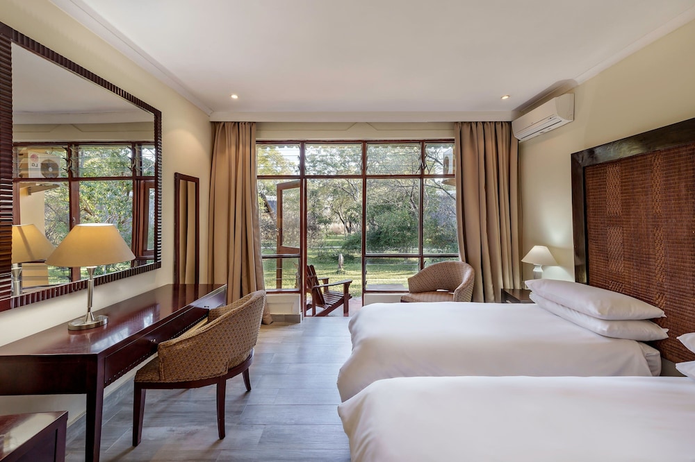 Protea Hotel by Marriott Lusaka Safari Lodge 15/50
